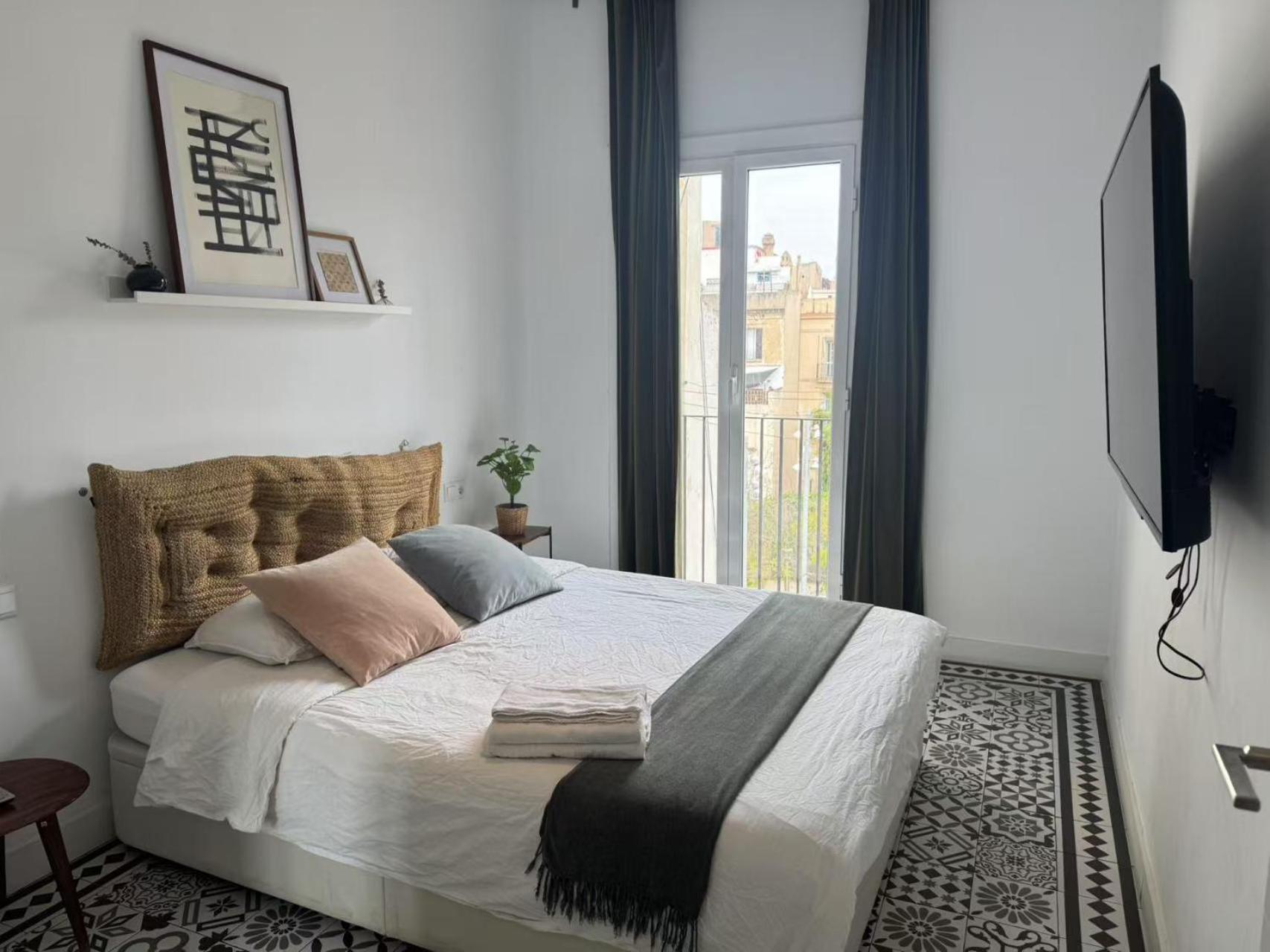 Antique Soul In Bcn Apartment *